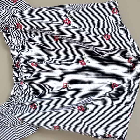 Guess black and white striped crop top - Picture 4 of 4